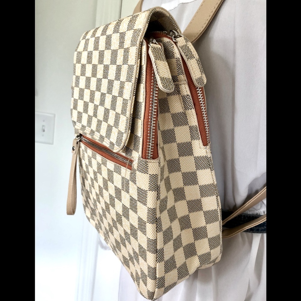 Land's End Classic cream and tan check 4 compartment zip medium size backpack